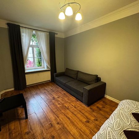 Aparthotel ريغا المظهر الخارجي الصورة A typical room at the hostel