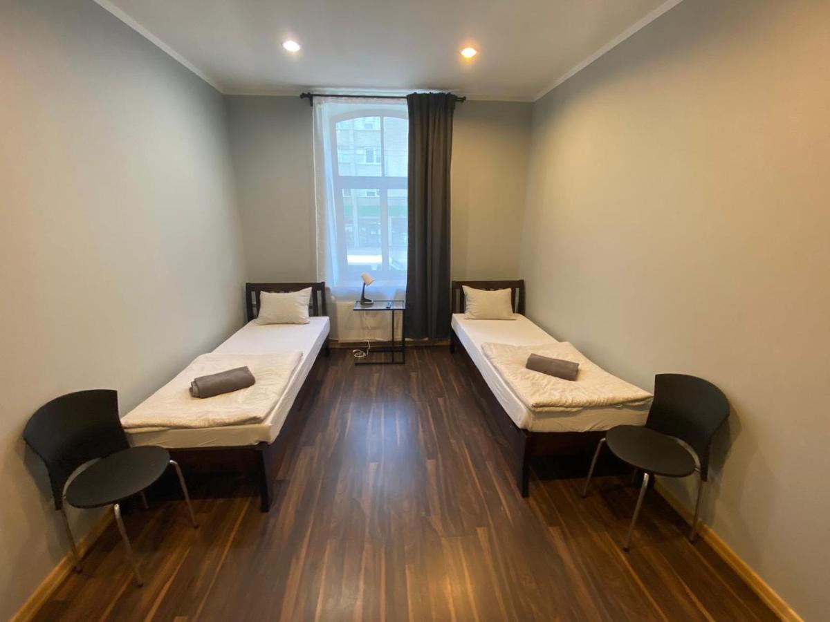 Aparthotel ريغا المظهر الخارجي الصورة A room at the hostel
