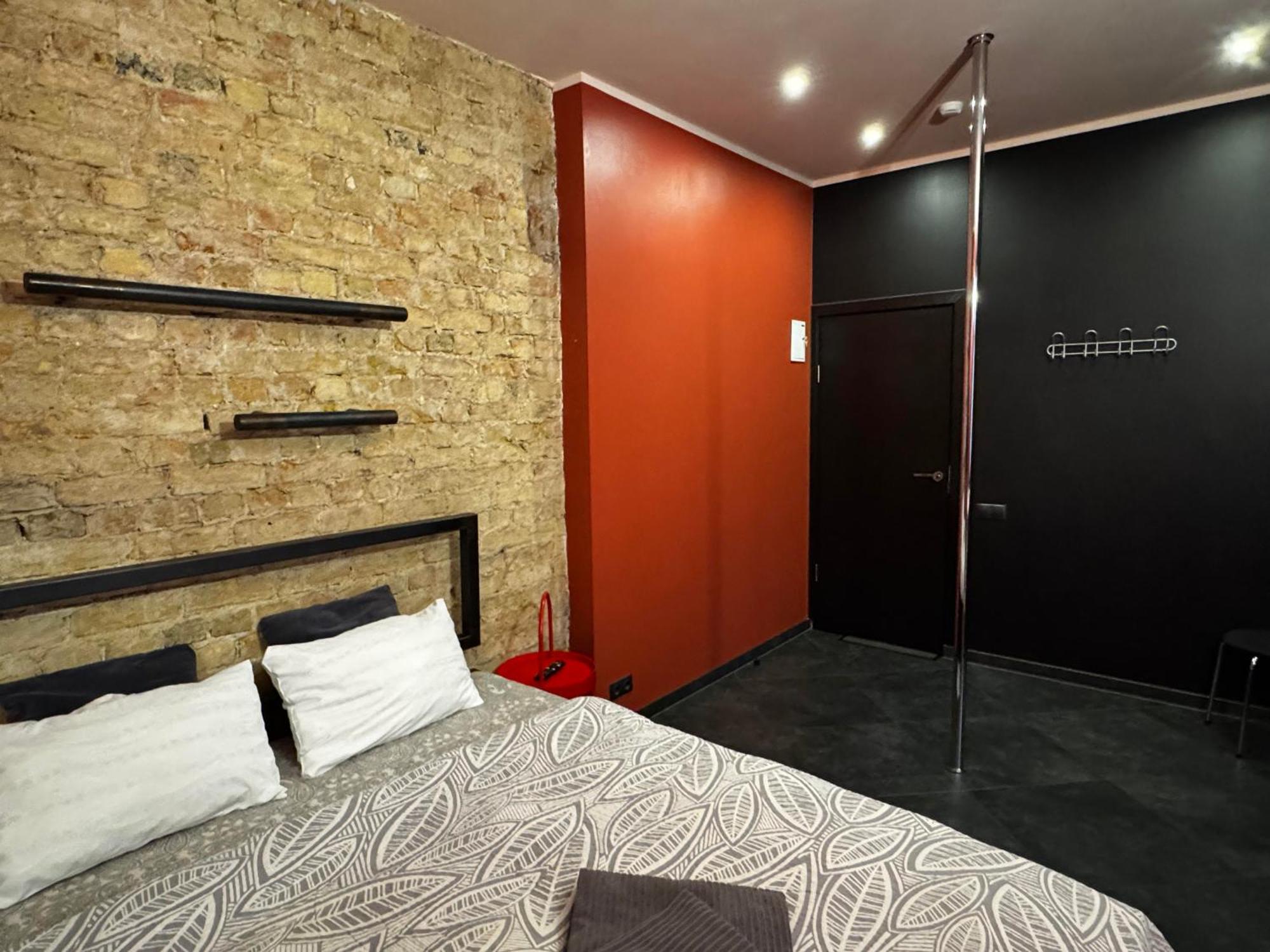 Aparthotel ريغا المظهر الخارجي الصورة A room at a brothel in Amsterdam