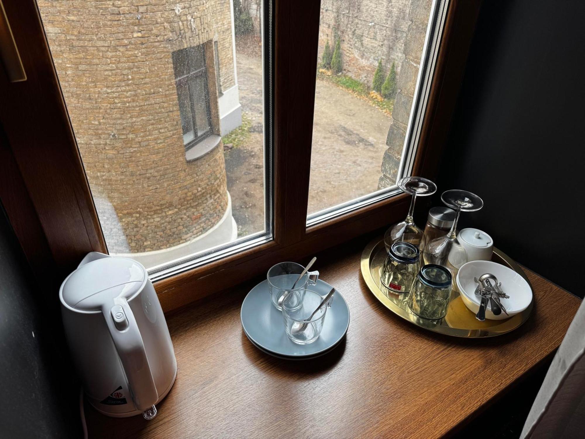 Aparthotel ريغا المظهر الخارجي الصورة A tea tray in a hotel room