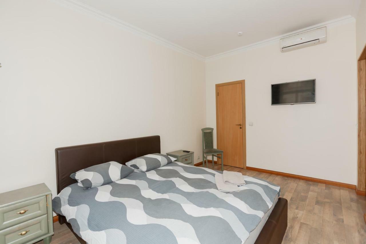 Aparthotel ريغا المظهر الخارجي الصورة A bedroom in a hotel
